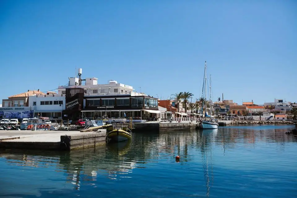 Puerto de Cabo de Palos neben dem Restaurante Miramar