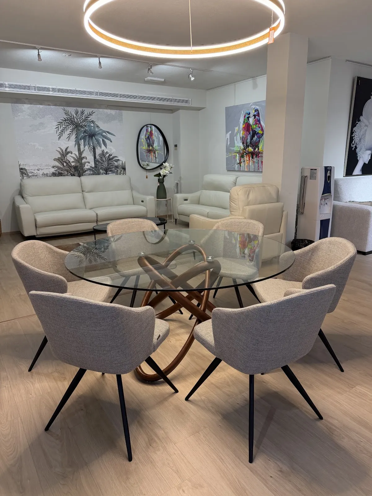 Schaufenster von Muebles Belhogar, Ausfahrt 16B