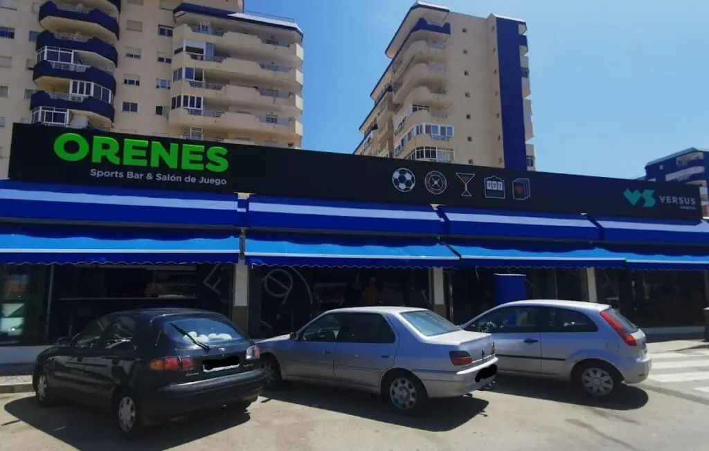 Façade de Orenes Sports Bar & Salón de Juego sur la Gran Vía de La Manga