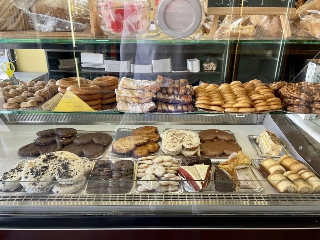 Inside Panadería Bernal Confitería