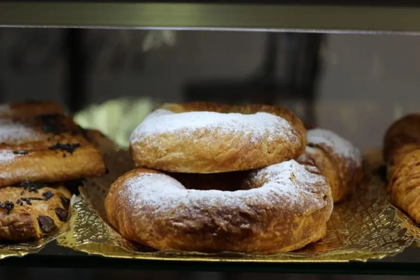 Café der Panadería Pastelería Dominique