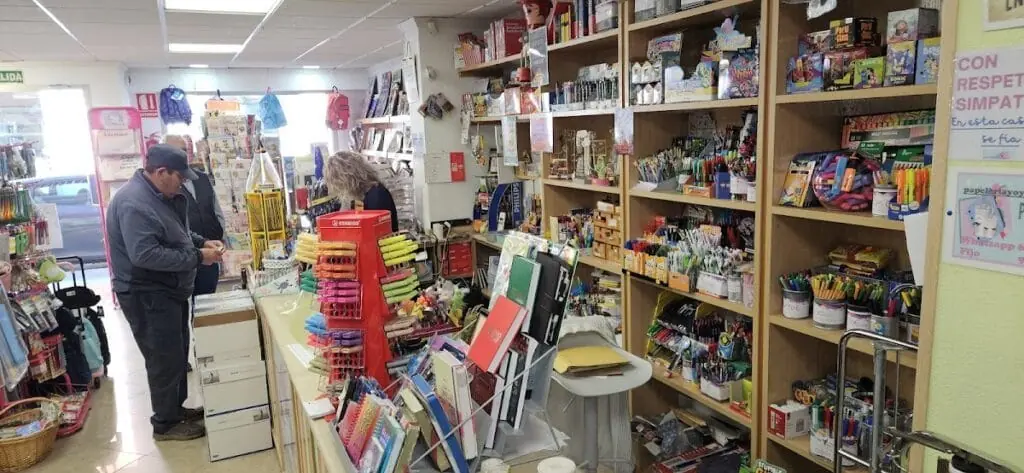 Papelería Librería Yoyes – papelería y librería en Los Belones, imagen 2