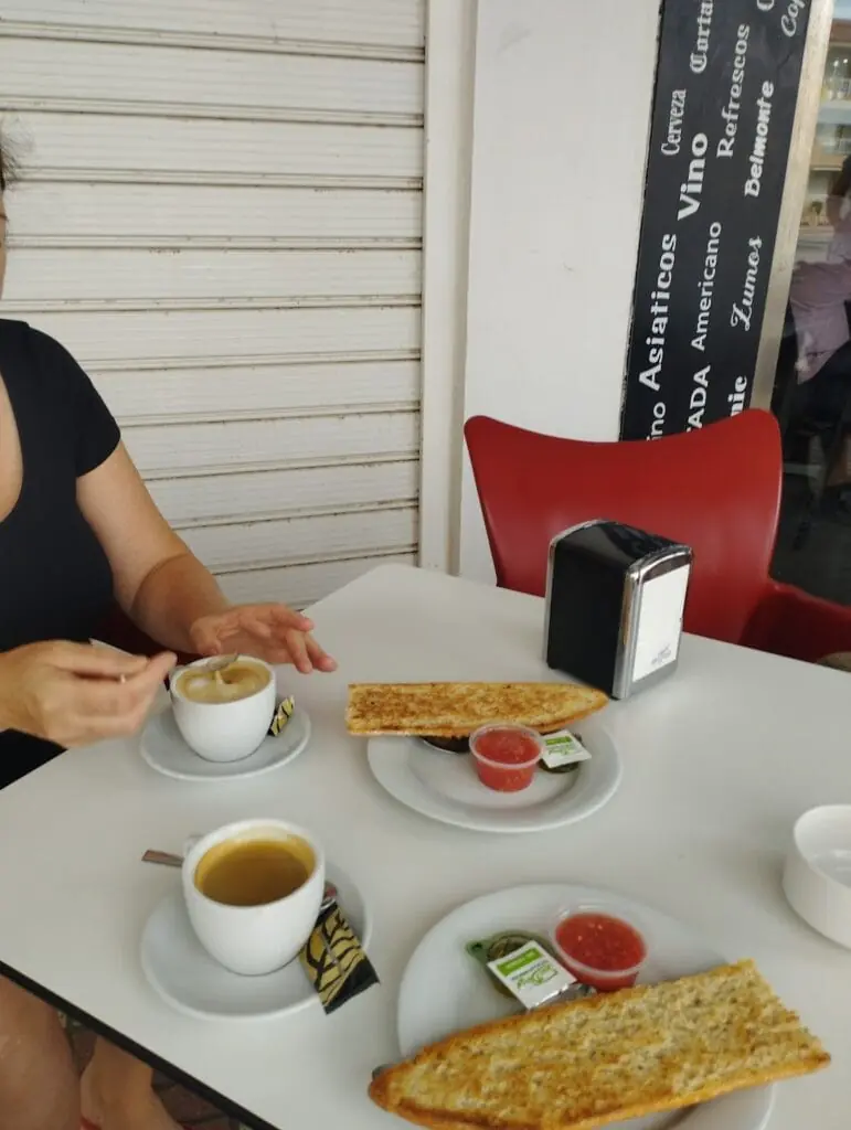 Bäckereitheke von Pedregal Cafetería Heladería