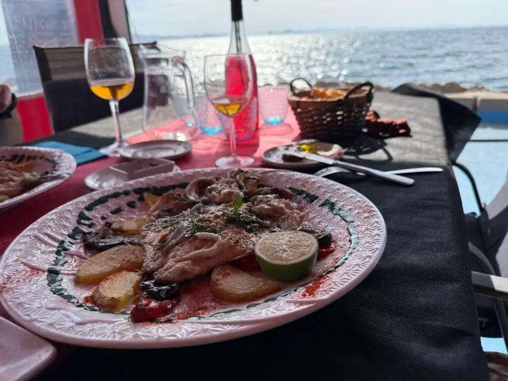 Speiseraum des Restaurante Pedro's im Hafen