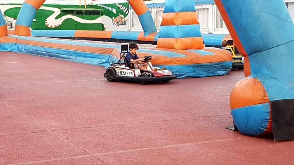 Kinderattraktionen im Peke Park La Manga