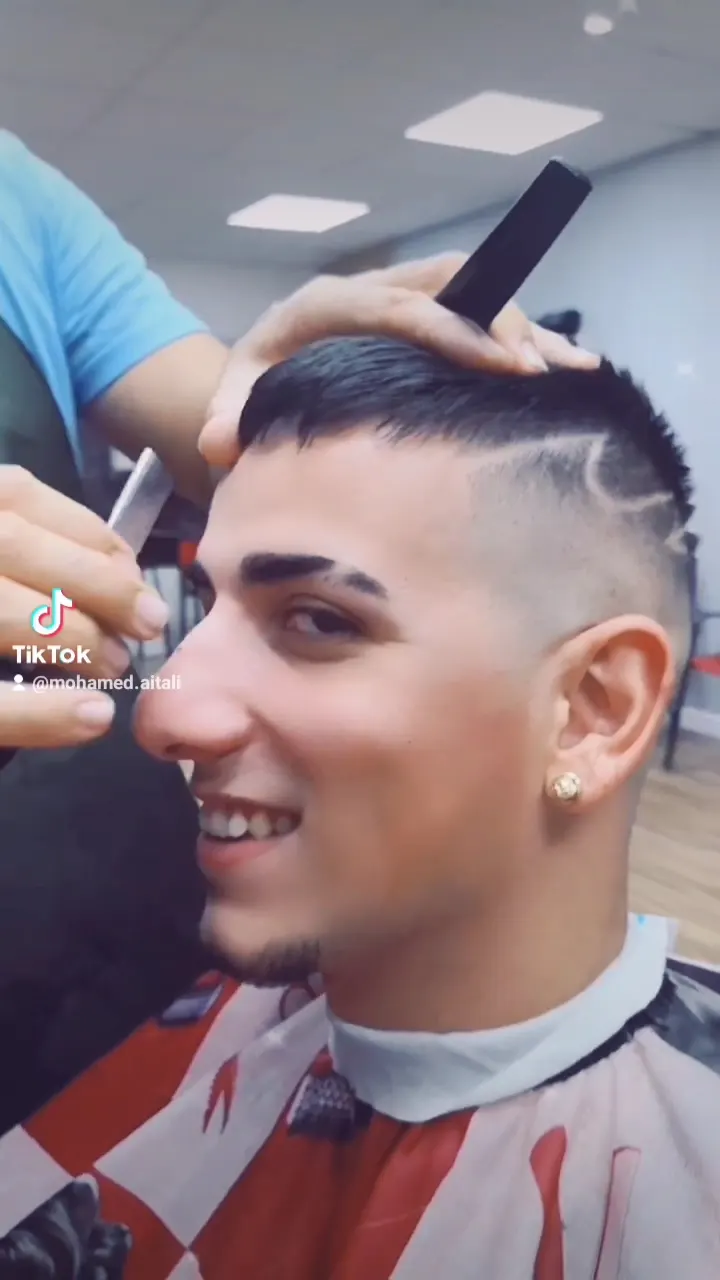 Detail von Peluquería Barbería Paris 4 in La Manga