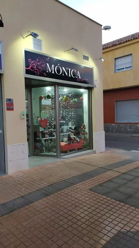 Espace coiffure de la Peluquería Mónica à Los Belones
