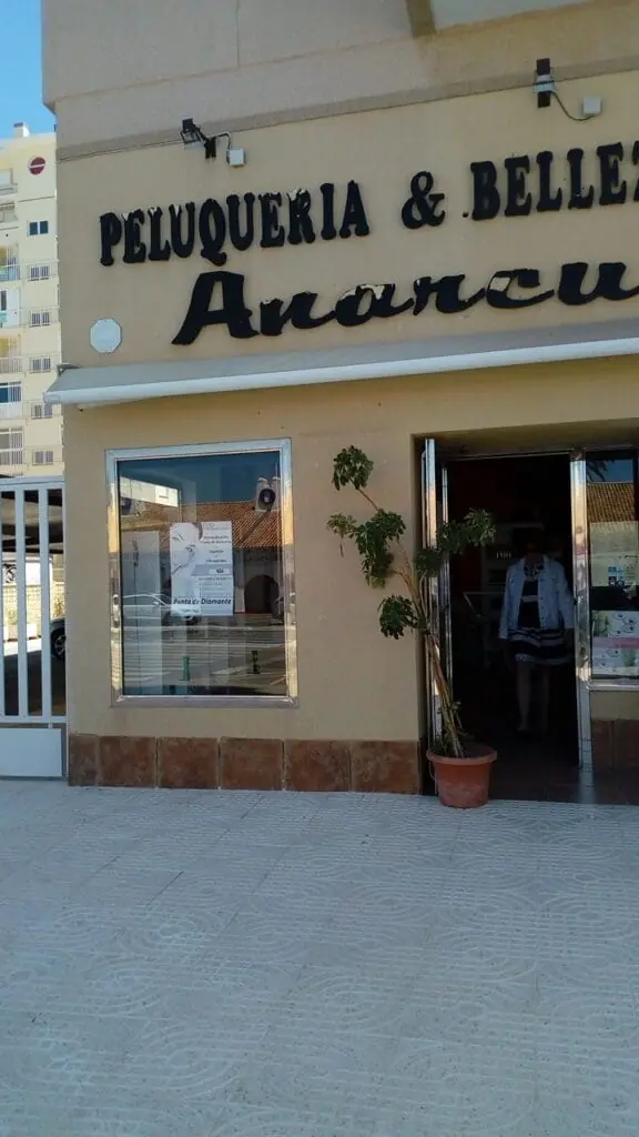 Treatment area at Peluqueria Y Estetica Anarcu in La Manga