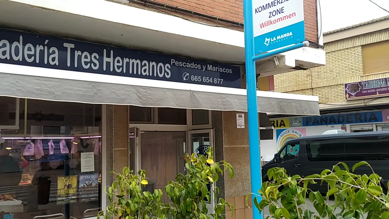 Inside Tres Hermanos fishmonger, Los Belones