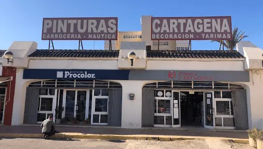 Fassade des Geschäfts Pinturas Cartagena an der Gran Vía von La Manga