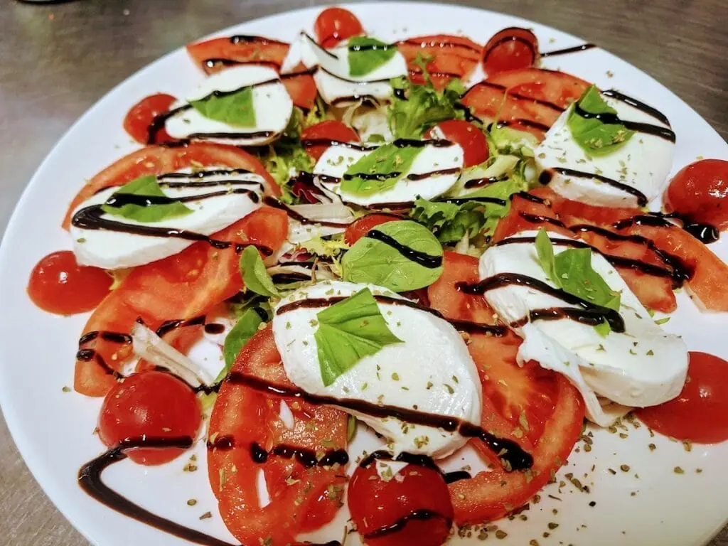 Stone-baked pizza at Pizzería Da Sebastián