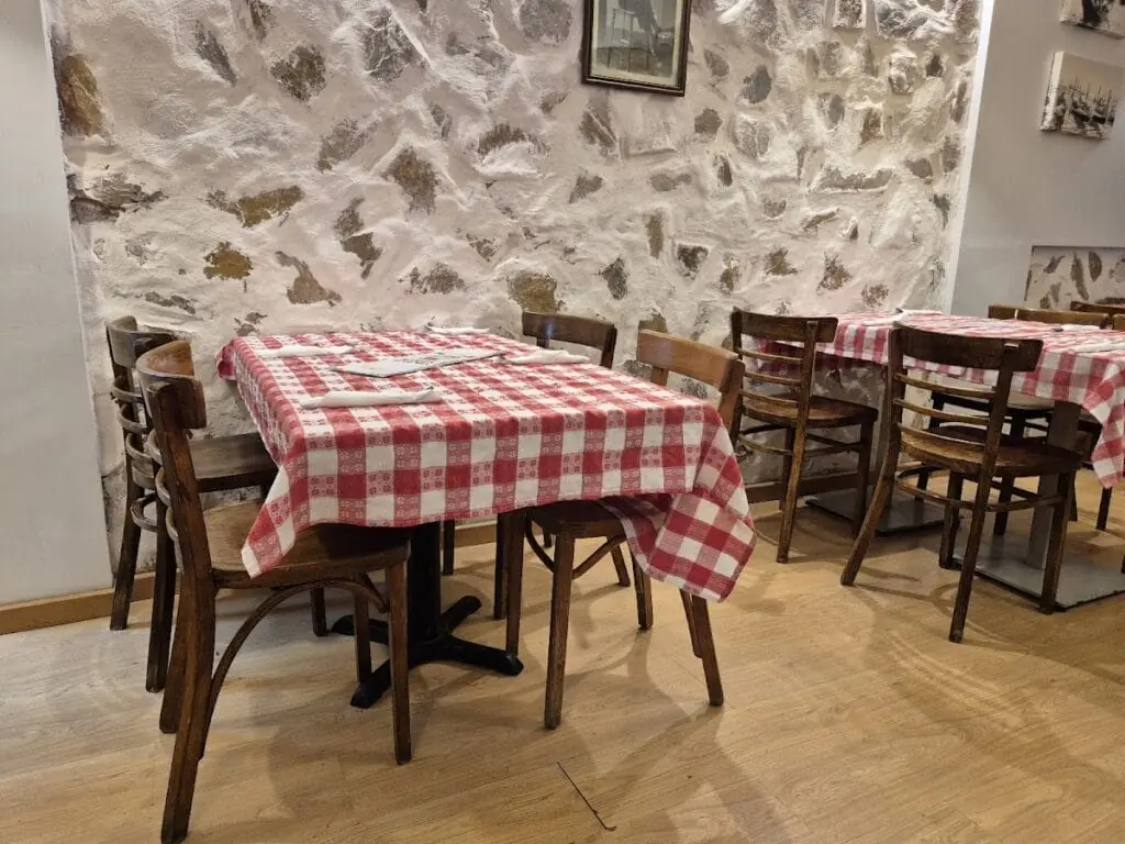 Fassade der Pizzería Mamma Bohemia, Plaza Bohemia, La Manga