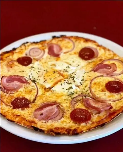 Holzofenpizza in der Pizzería Trattoria Trastevere