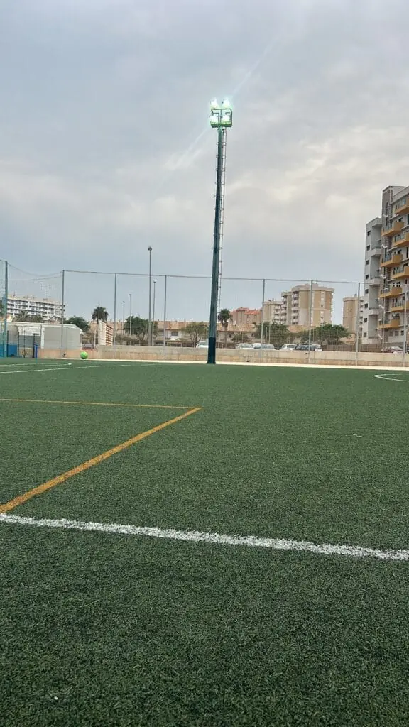 Sportplatz des Polideportivo Playa Paraíso