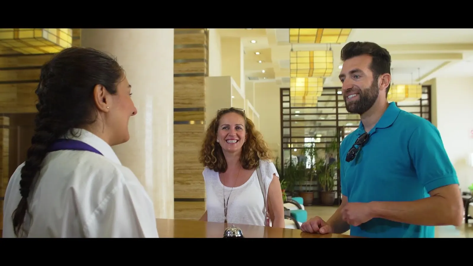 Réception du Poseidon La Manga Hotel & Spa accueillant les clients