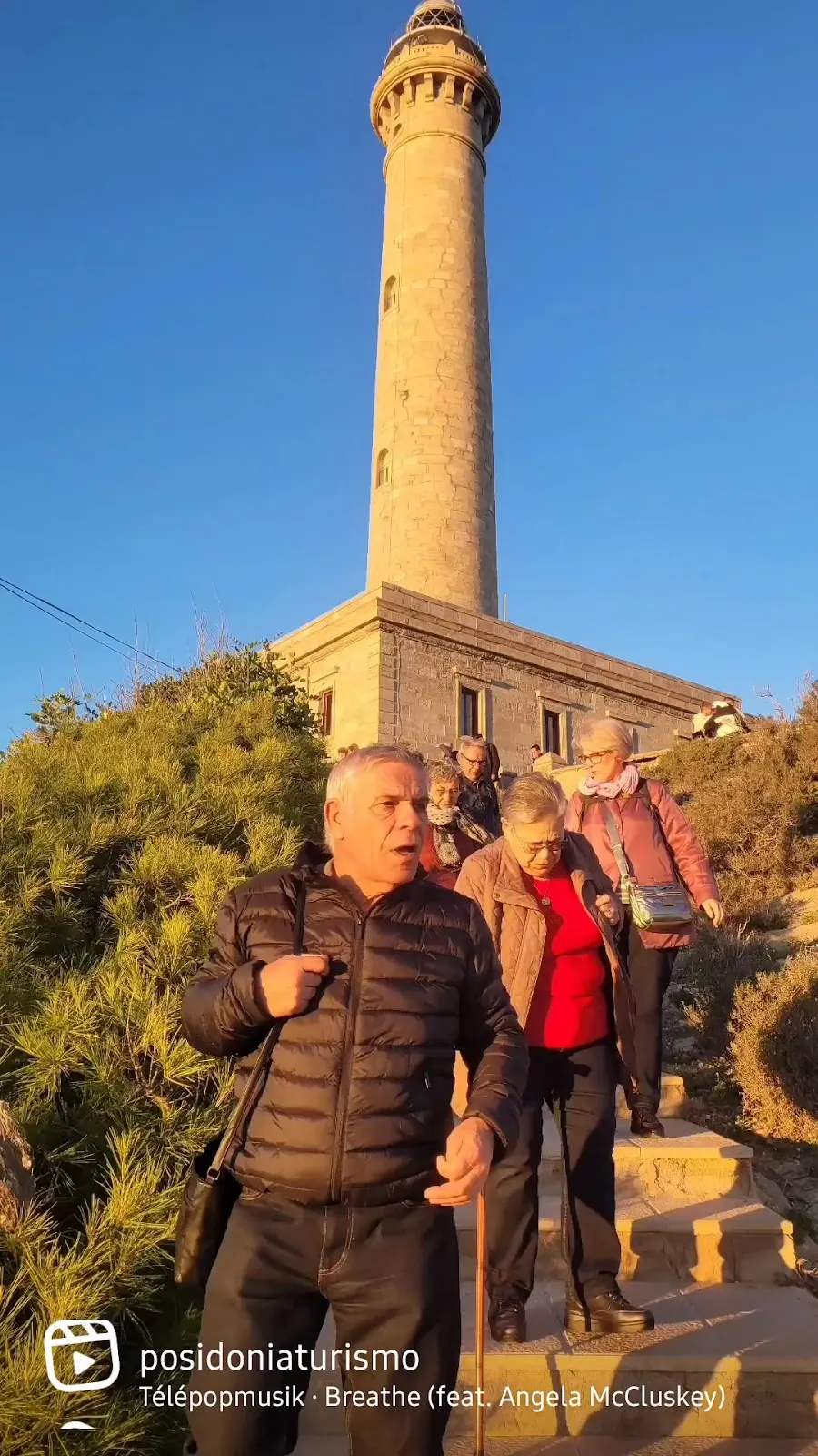 Gruppe beim Stand-up-Paddling mit Posidonia Ecoturismo