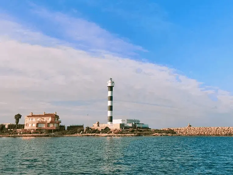 Der Faro del Estacio vom Wasser aus