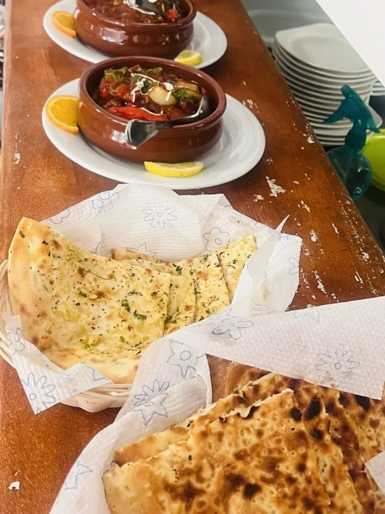 Pizza im Restaurante Piccolo & Tandoori, Mar de Cristal