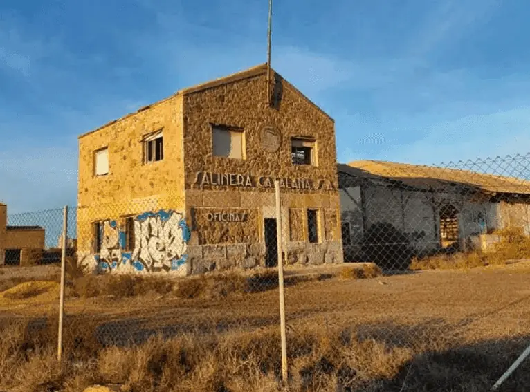Altes Gebäude der Salinera Catalana in den Salinas de Marchamalo