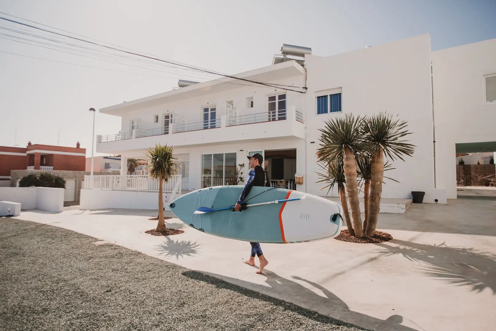Fassade von Sub Up Hostel im Zentrum von Cabo de Palos