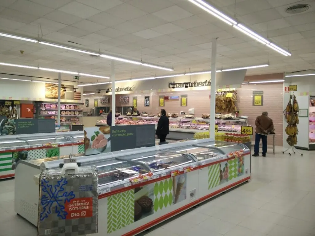Grocery shelves at Supermercados Dia