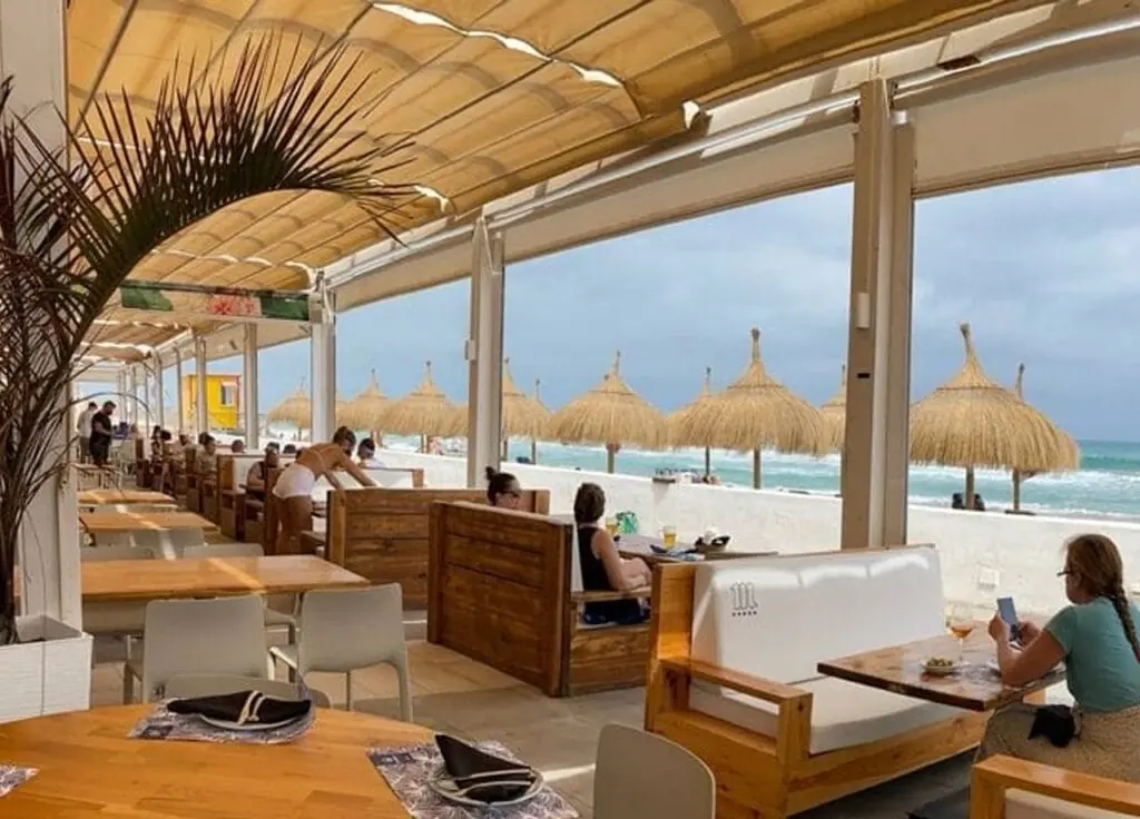 Façade du Restaurante Surfing, Urbanización Babilonia