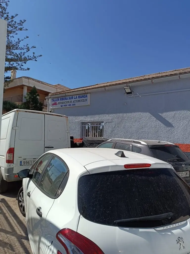 Fahrzeug in Reparatur bei Taller Ribera Sur La Manga