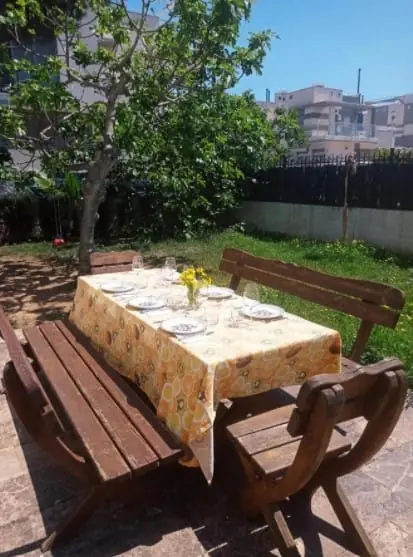 Innenhof und Terrasse des The Blue Family House