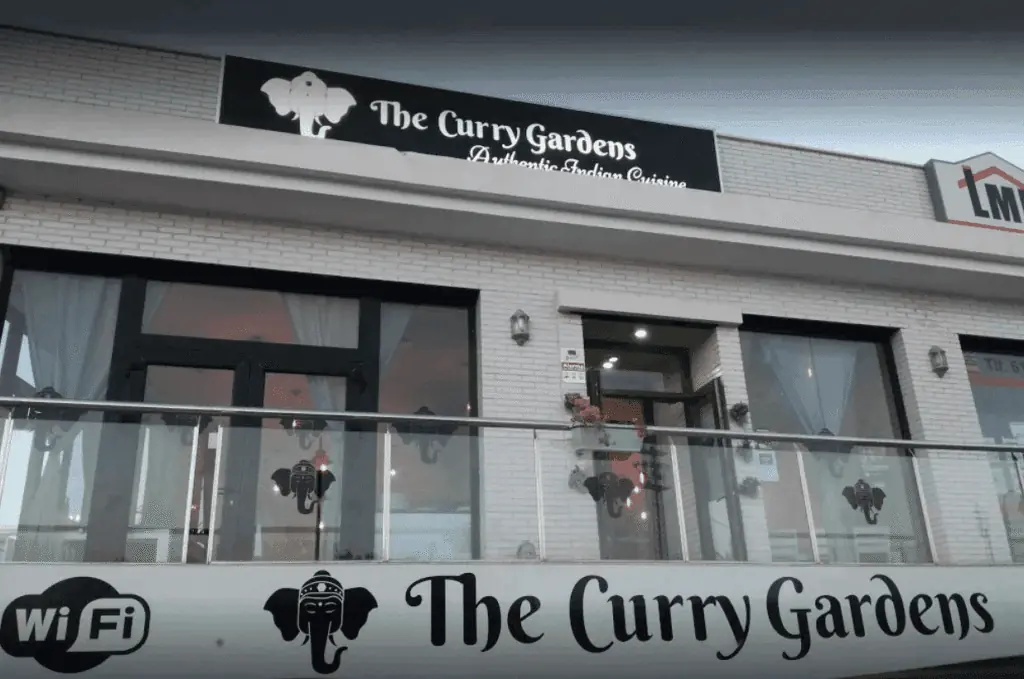 Terrasse von The Curry Gardens in La Manga Club