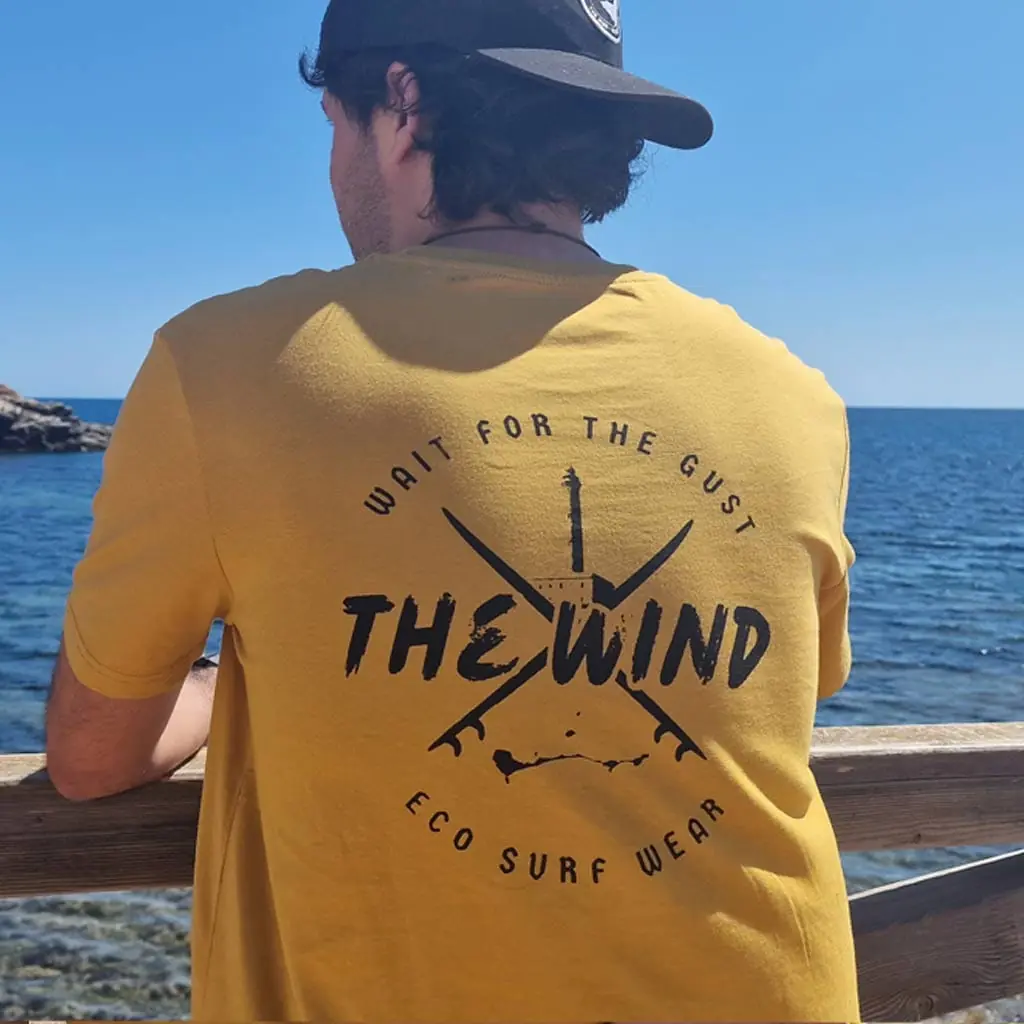 Détail de la sérigraphie d'un t-shirt THE WIND