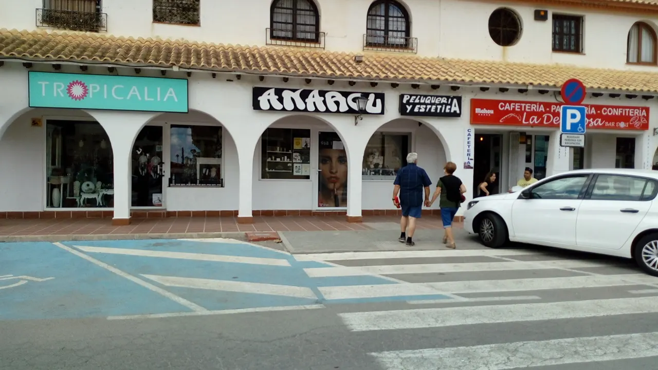Intérieur de la boutique Tropicalia à La Manga del Mar Menor