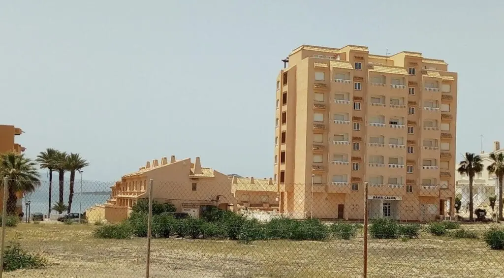 Apartmentgebäude Urbanización Bahía Cálida, km 8 von La Manga
