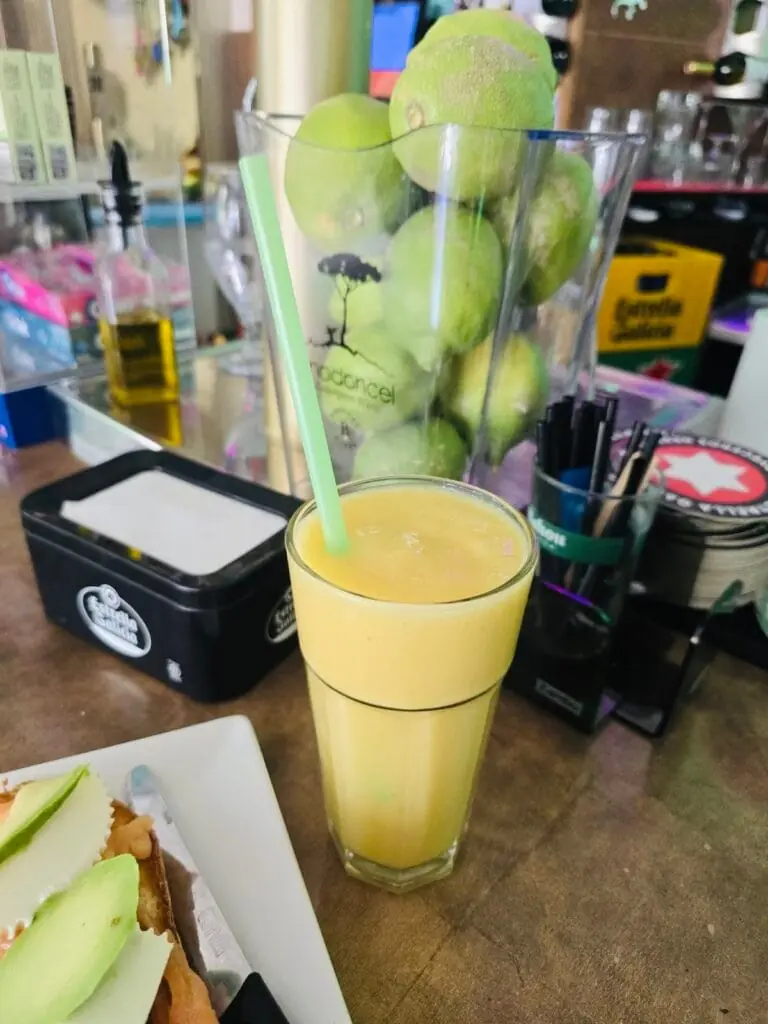 Frisch gepresster Orangensaft, serviert in Va & Ven