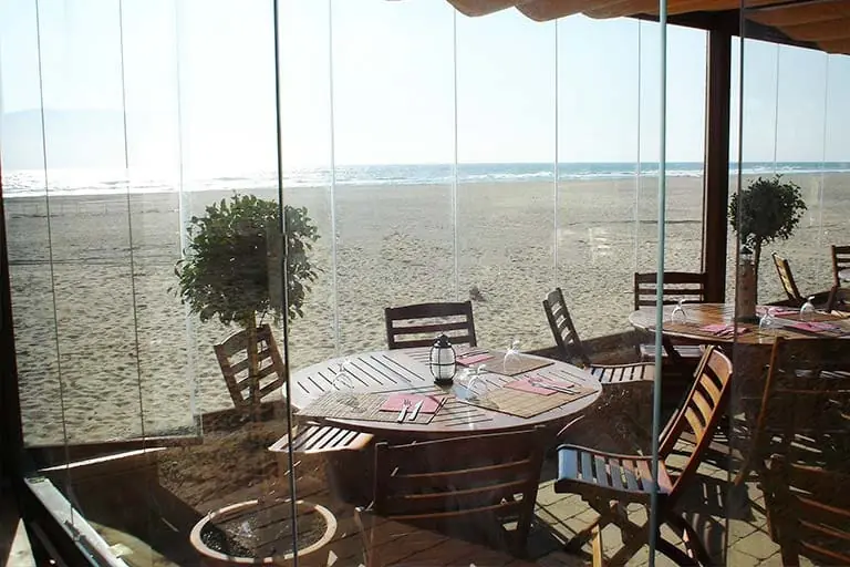 Von Vitroglass La Manga installierte Glasverkleidung