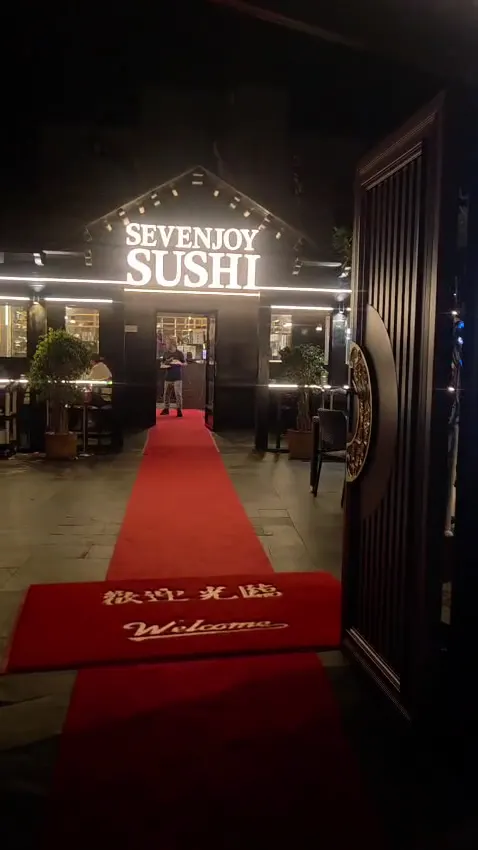 Ambiance de Seven Joy sushi, La Manga