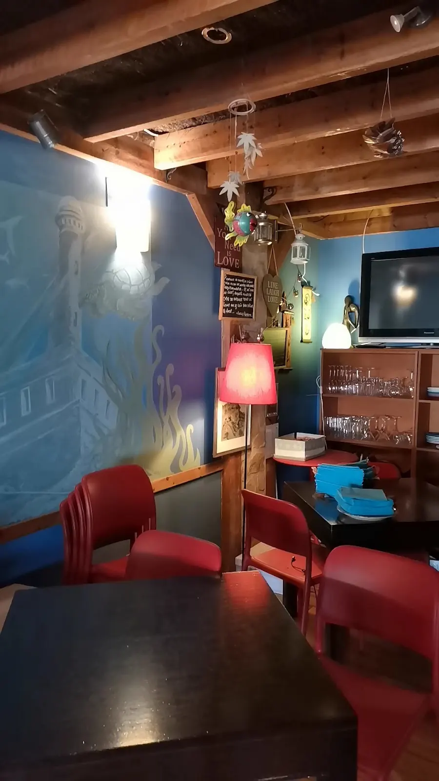 Dekorierter Innenraum von Yemanjá, Bohème-Atmosphäre in Cabo de Palos