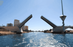 Faro del Estacio (pasado el Puente del Estacio) — Qué visitar en La Manga