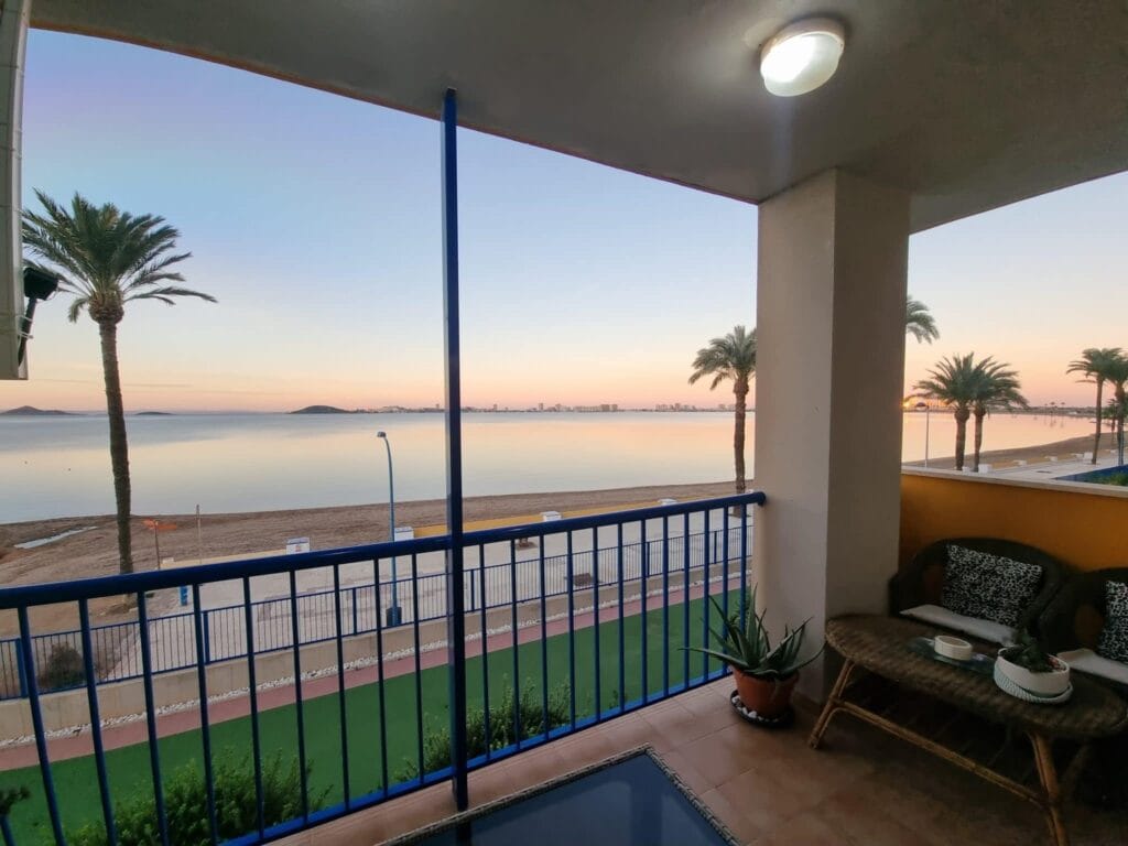 Shore House/Seafront Apartment in Playa Honda, alojamiento en La Manga del Mar Menor