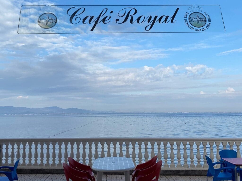 Cafetería Royal, cafetería y copas en La Manga del Mar Menor