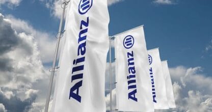 Banderas corporativas de Allianz Seguros ondeando, Agencia Movilidad Car 4 You en La Manga del Mar Menor