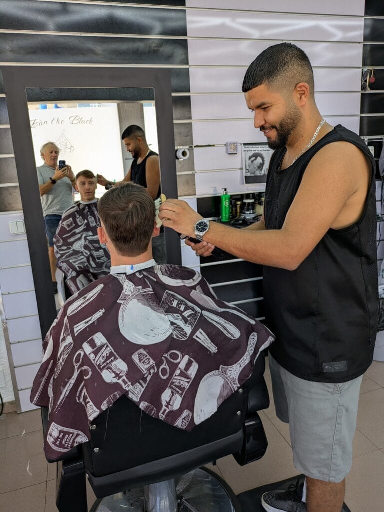 Barbería Y Corte Issan The Black — Salud & Belleza en Cabo de Palos