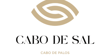 Logotipo de Cabo de Sal, restaurante en Cabo de Palos, con símbolo dorado en relieve sobre fondo blanco y tipografía elegante