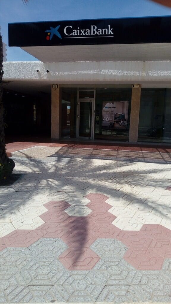 CaixaBank Holabank — Servicios en La Manga