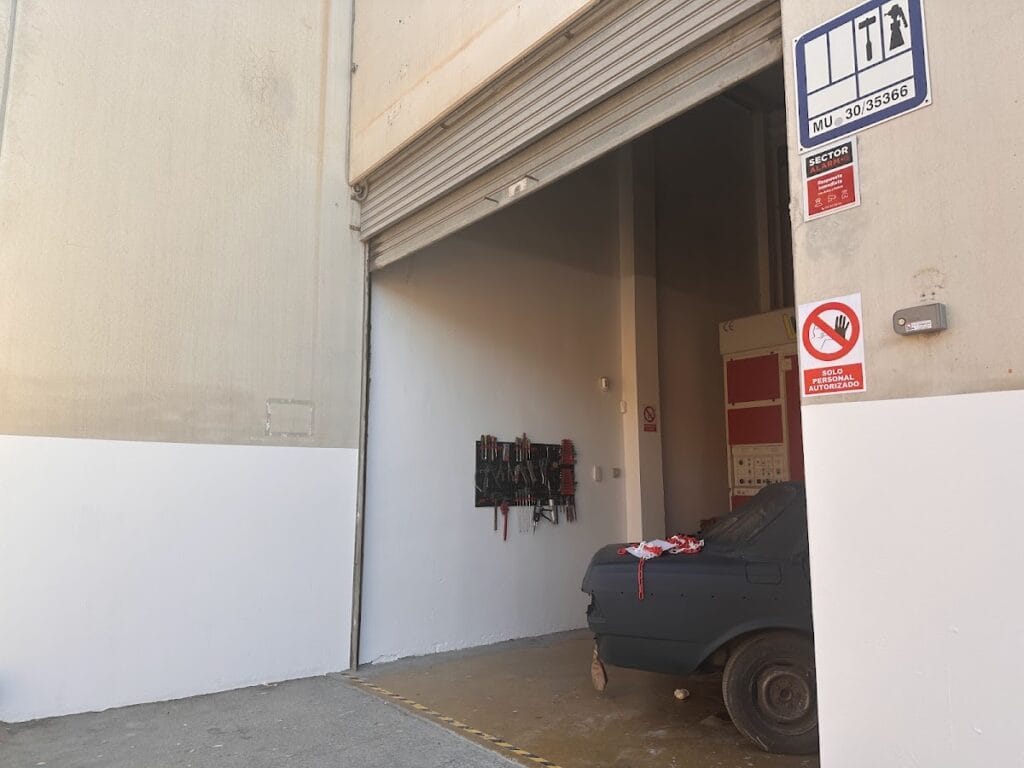 Chapa Y Pintura Alvarado (Sheet Metal And Paint Alvarado) — Servicios en Cabo de Palos