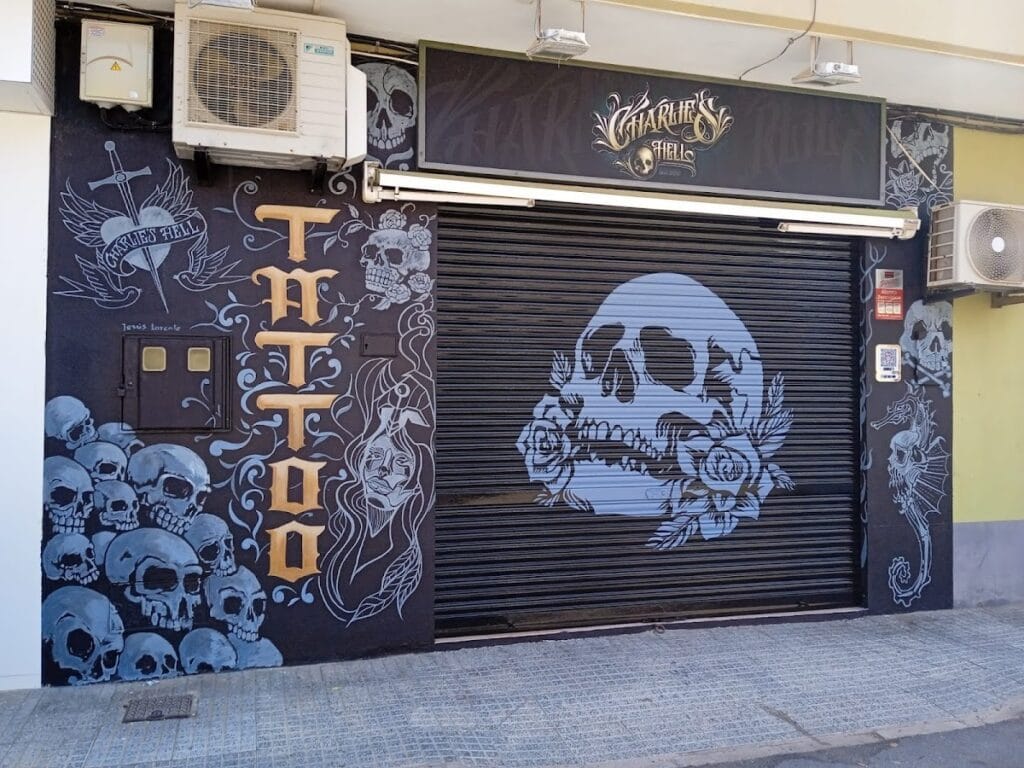 Charlies hell tattoo — Comercios en La Manga Club
