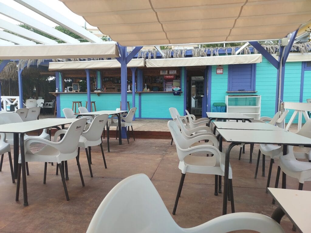 Dos Mares Beach Club a pie de playa en La Manga del Mar Menor