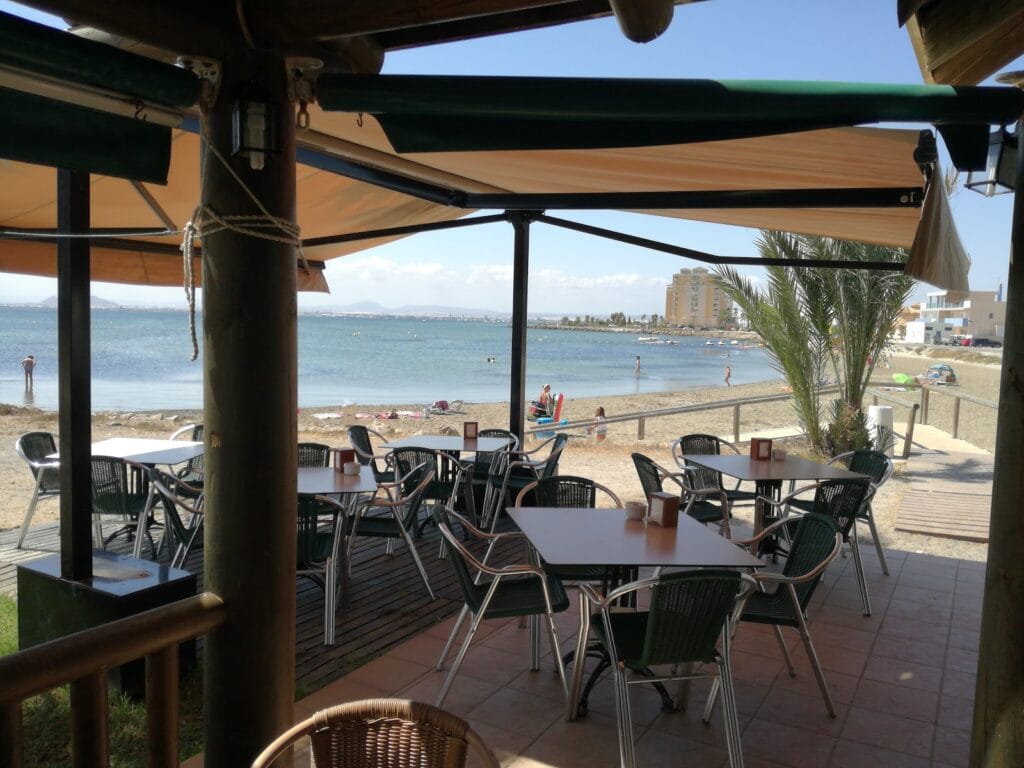 Chiringuito Estació Playa a pie de playa en La Manga del Mar Menor