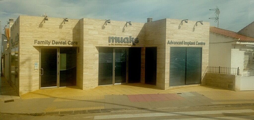 Clínica dental Muaks — Salud & Belleza en La Manga Club