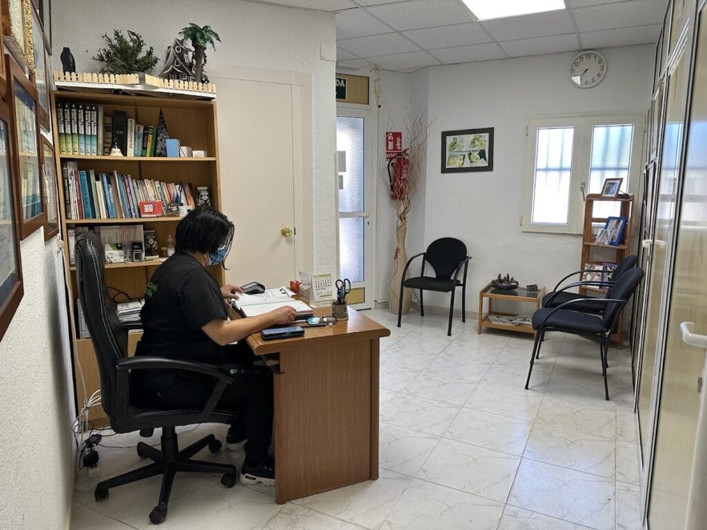 CLINICA FISIO CAMACHO — Salud & Belleza en La Manga Club