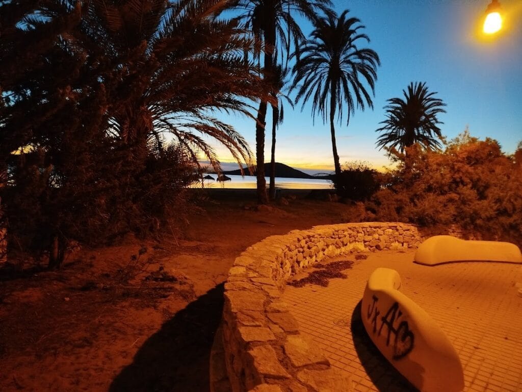 Escuela de Vela con Cafetería — Barcos en La Manga